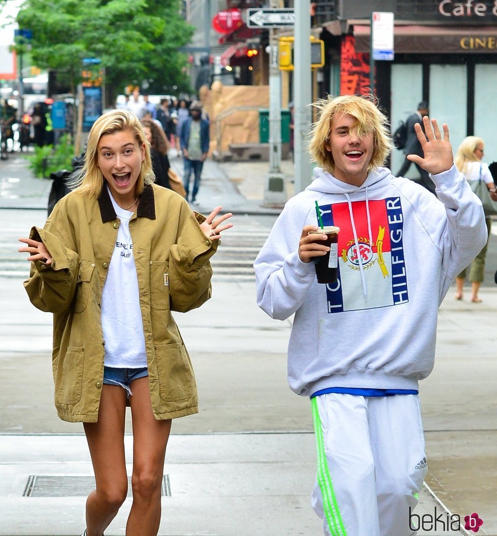 Justin Bieber y Hailey Baldwin paseando en el centro de Nueva York
