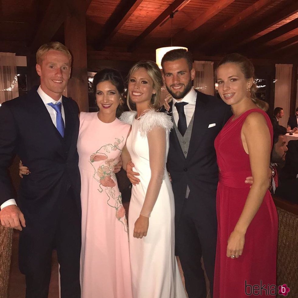 María Cortés, Nacho y Maite Fernández junto a los novios Álex Fernández y Sandra Jiménez el día de su boda