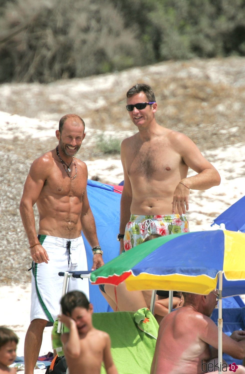 Iñaki Urdangarin y Kyril de Bulgaria con el torso desnudo en Mallorca