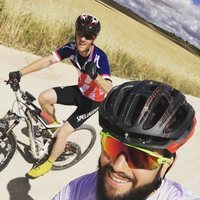 Nacho y Álex Fernández practicando ciclismo