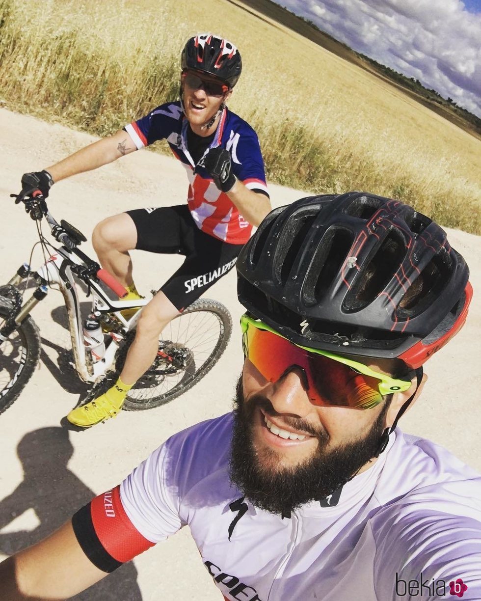 Nacho y Álex Fernández practicando ciclismo