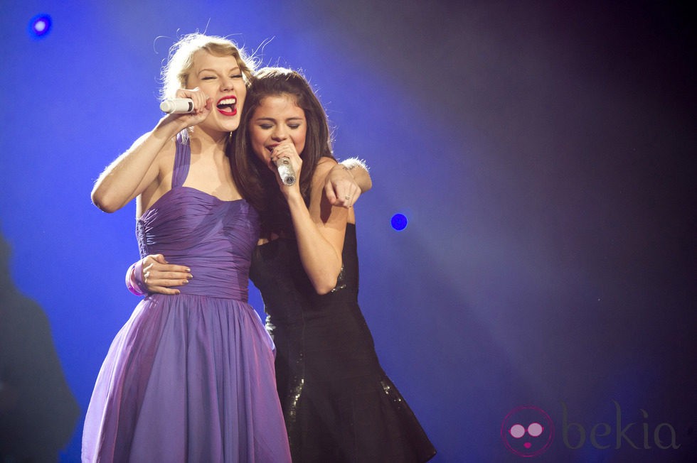 Taylor Swift y Selena Gomez en su concierto en el Madison Square Garden