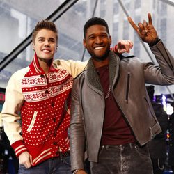 Justin Bieber y Usher actuando en el NBC'S Today show en Nueva York