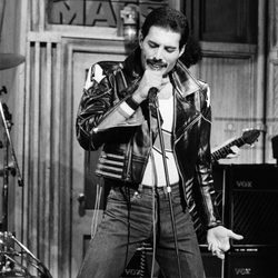 El cantante Freddie Mercury murió a los 45 años