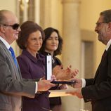 Los Reyes entregan una Medalla de Oro en las Bellas Artes 2010 a Enrique González Macho