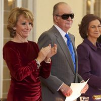 Esperanza Aguirre, los Reyes y Ángeles González Sinde en la entrega de las Medallas en las Bellas Artes