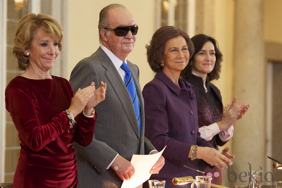 Esperanza Aguirre, los Reyes y Ángeles González Sinde en la entrega de las Medallas en las Bellas Artes