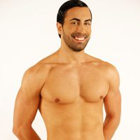 Carlos Añón con el torso desnudo