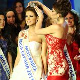 Paula Guilló corona a Andrea Huisgen como Miss España 2011