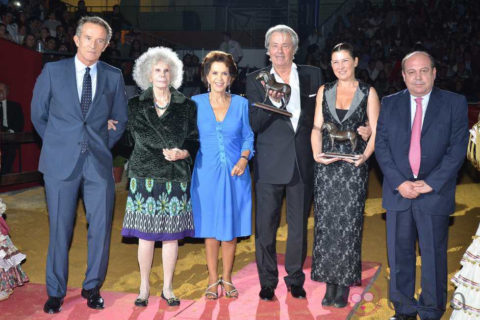 Los Duques de Alba, Alain Delon y Sara Baras en el SICAB de Sevilla
