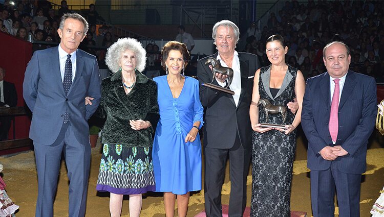 Los Duques de Alba, Alain Delon y Sara Baras en el SICAB de Sevilla