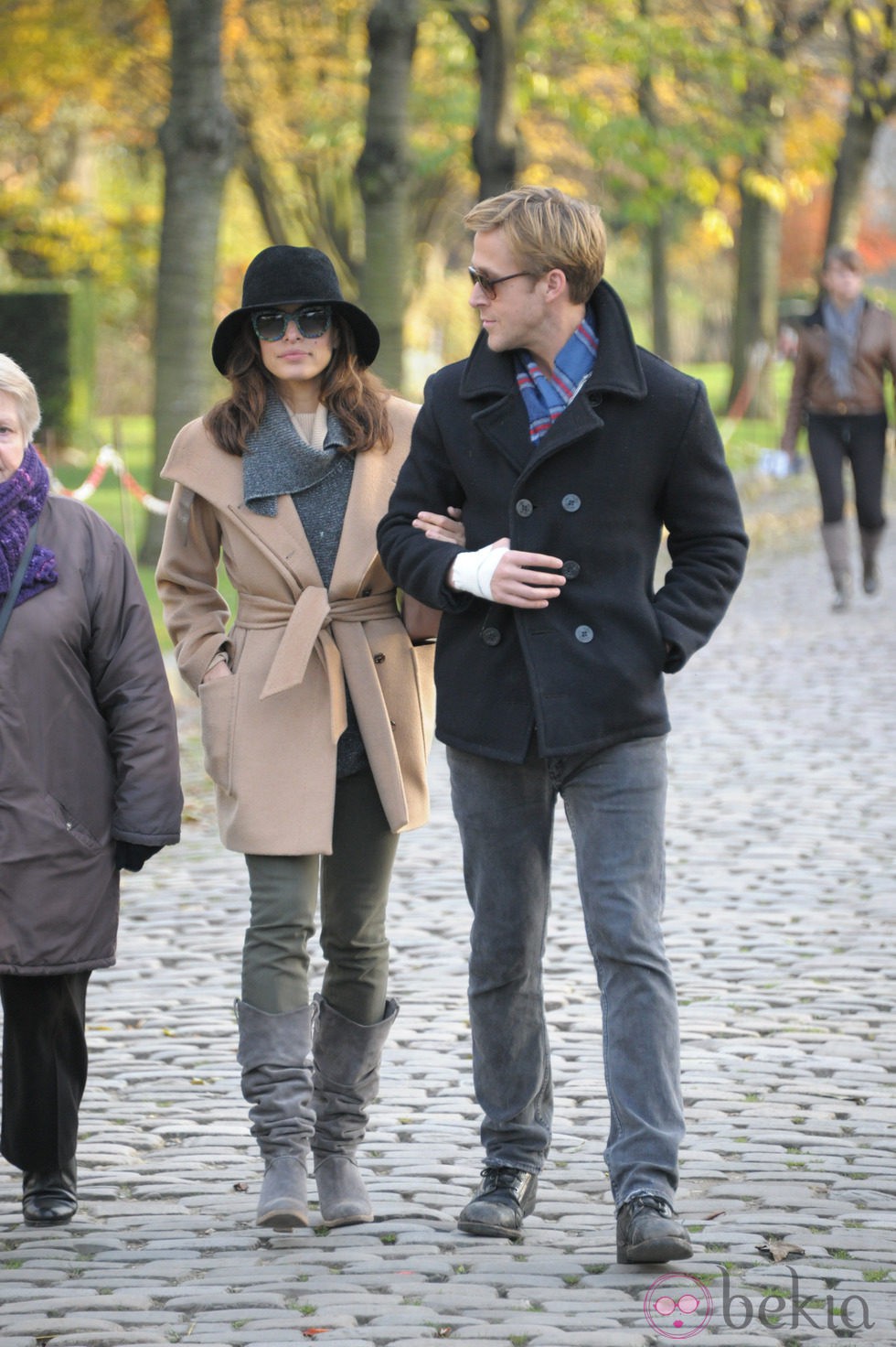 Ryan Gosling y su novia, Eva Mendes, pasean su amor durante sus románticas vacaciones en París