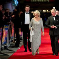 El Príncipe Carlos y Camilla de Cornualles en el estreno de 'Hugo' en Londres