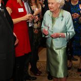 La Reina Isabel II en la recepción a la prensa en Buckingham Palace
