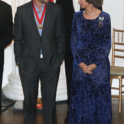 Javier Bardem y la Reina Sofía en la 2011 Gold Medal Gala