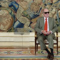 El Rey Juan Carlos con sus gafas de sol en una recepción en Zarzuela
