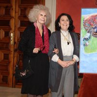 La Duquesa de Alba presenta el cartel del Rastrillo 2012