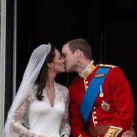 El beso de Guillermo de Inglaterra y Kate Middleton el día de su boda
