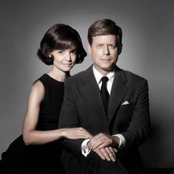 Katie Holmes y Greg Kinnear protagonizan la serie 'Los Kennedy'