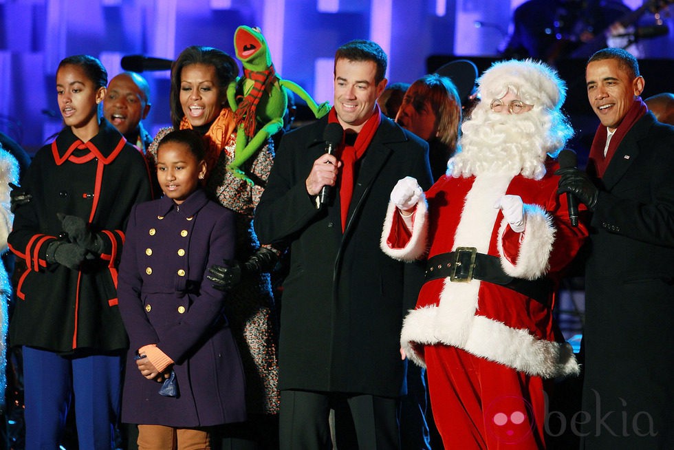 La familia Obama celebra el encendido del árbol de navidad en la Casa Blanca