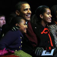La familia Obama al completo en el encendido en del árbol de navidad en la Casa Blanca