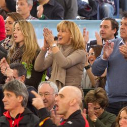 Sebastián y Ana María apoyan a su hijo Rafa Nadal en la Copa Davis