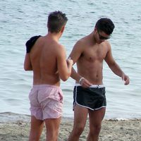 Maxi Iglesias presume de cuerpazo durante sus vacaciones en Ibiza