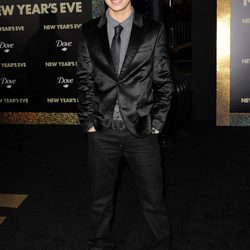 Jake T. Austin en el estreno de 'New Year's Eve' en Los Angeles