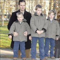 La Infanta Cristina e Iñaki Urdangarin con sus cuatro hijos cuando eran pequeños en Vitoria