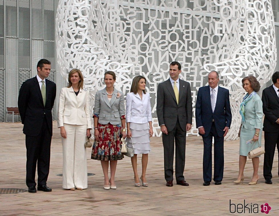 Los Reyes Juan Carlos y Sofía, los Reyes Felipe y Letizia, las Infantas Elena y Cristina e Iñaki Urdangarin