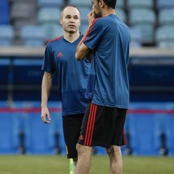 Sergio Busquets y Andrés Iniesta en el último entrenamiento de España antes de debutar en el Mundial de Rusia 2018