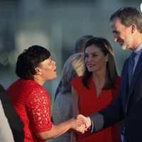 Los Reyes Felipe y Letizia saludan a la alcaldesa de Nueva Orleans