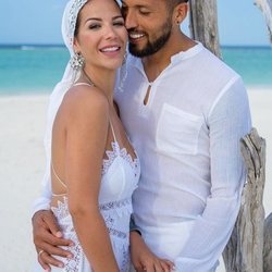 Tamara Gorro y Ezequiel Garay durante su boda en las Islas Maldivas
