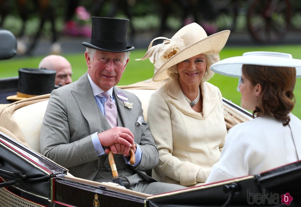 El Príncipe Carlos y Camila Parker llegando a Ascot 2018