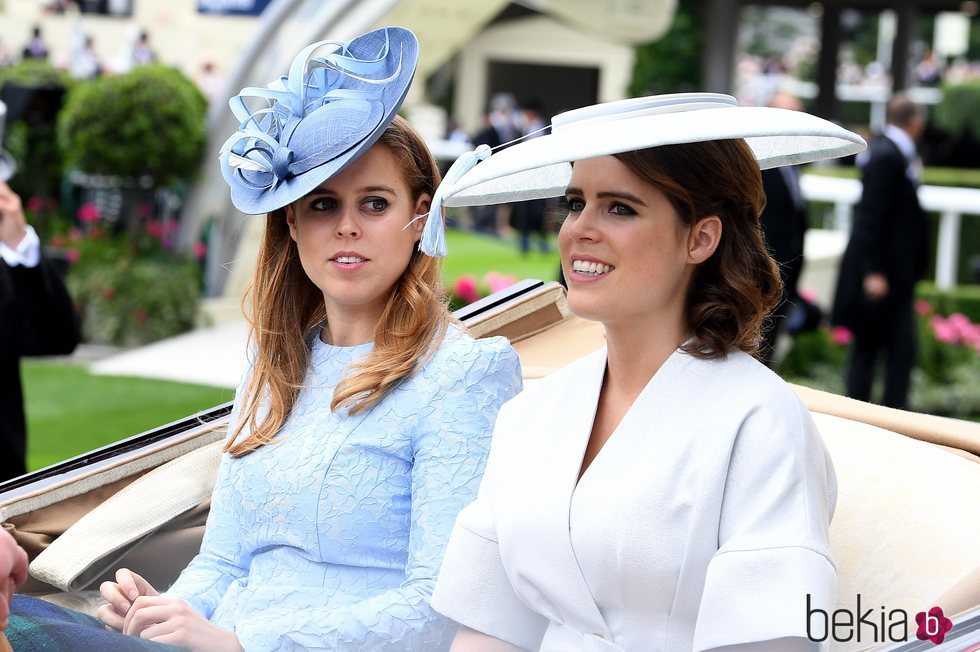 Las Princesas Eugenia y Beatriz de York llegando a Ascot 2018