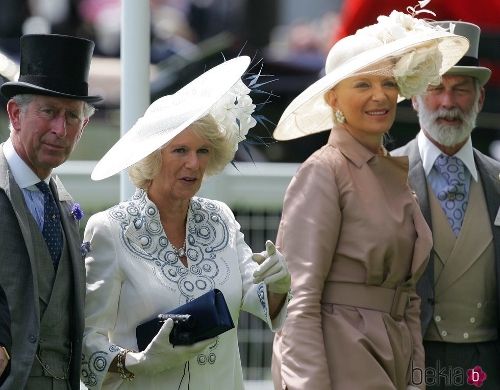 El Príncipe Carlos junto a la Duquesa de Cornualles y los Príncipes Michael de Kent en Ascot