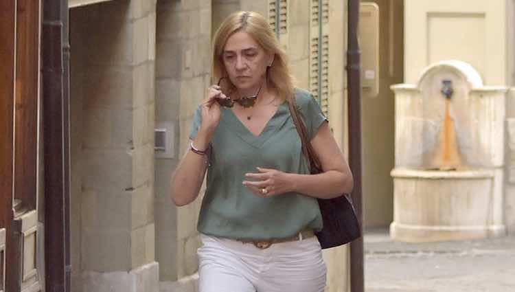La Infanta Cristina, triste y abatida tras el ingreso en prisión de Iñaki Urdangarin