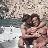 Edu del Prado con su pareja, Misael del Rosario, de vacaciones en Ibiza