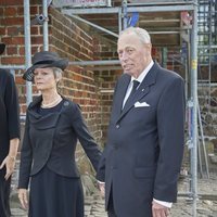 El Conde Ingolf de Rosenborg y su mujer, Sussie de Rosenborg en el funeral de Elisabeth de Dinamarca