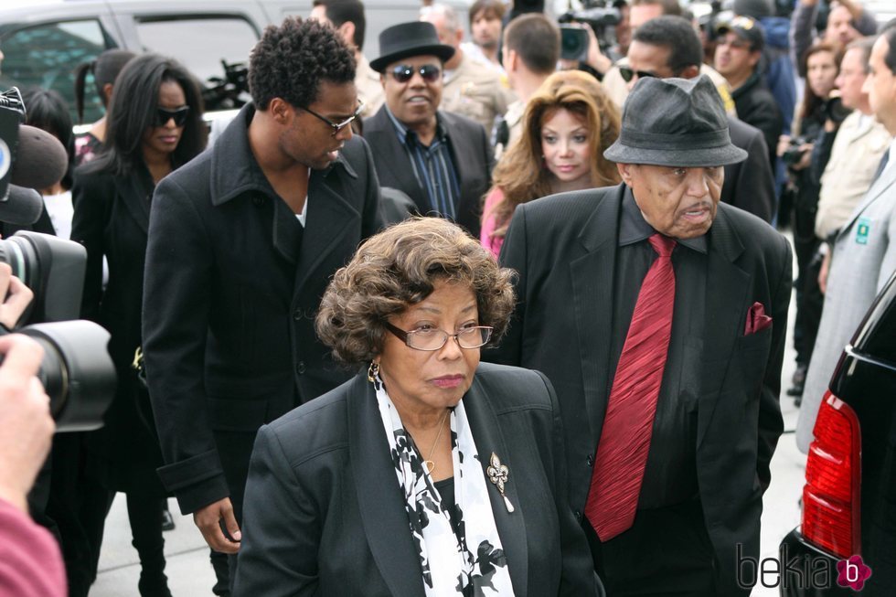 Joe Jackson y su mujer a su llegada a los Juzgados de los Ángeles