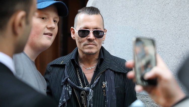 Johnny Depp durante la gira europea de su banda de música: Hollywood Vampires