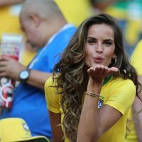 Izabel Goulart en el partido Brasil-Serbia