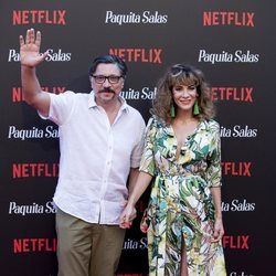 Carlos Bardem y Cecilia Gessa  en la premiere de la segunda temporada de 'Paquita Salas'