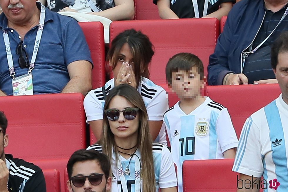 Antonella Roccuzzo muy triste en el partido de Argentina contra Francia en el Mundial de Rusia 2018