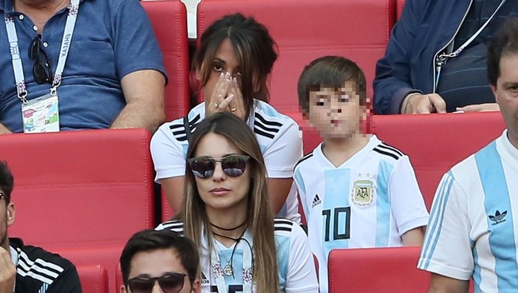 Antonella Roccuzzo muy triste en el partido de Argentina contra Francia en el Mundial de Rusia 2018