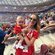 Romarey Ventura con su hijo Piero apoyando a Jordi Alba en el Mundial de Rusia 2018