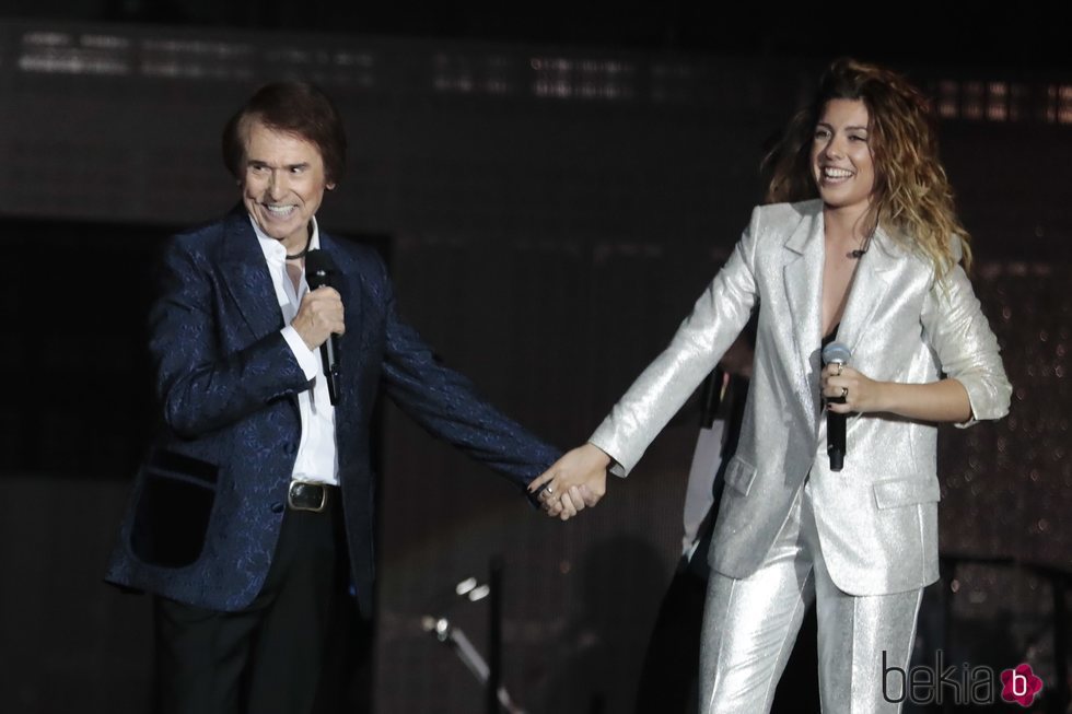 Raphael y Miriam de la mano en el concierto 'OT Bernabéu'