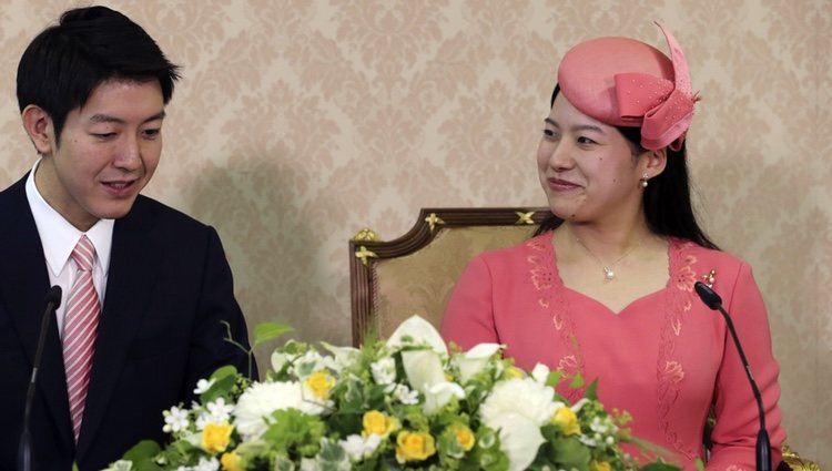 La Princesa Ayako de Takamado anunciando su compromiso