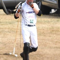 El Príncipe Harry de Inglaterra en un partido de polo benéfico