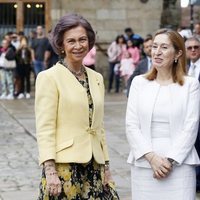 La Reina Sofía, Ana Pastor y Alberto Nuñez Feijoo durante un acto en la Catedral de Santiago de Compostela